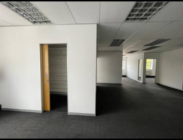 210M² OFFICE TO LET IN BRYANSTON